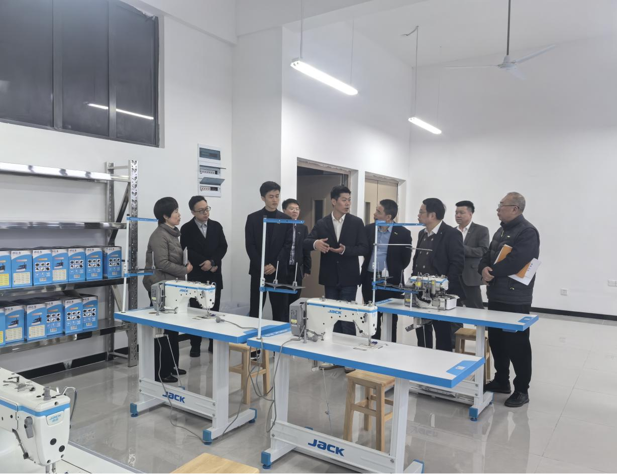 艾图（浙江）智能缝制科技有限公司来访赣州起元职业学院｜深化政校企合作 共促产教融合(图1)