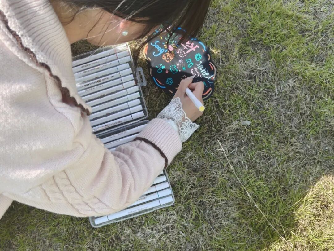 植心育绿 向阳生长|赣州起元职业学院植树活动圆满举行(图10) 植心育绿 向阳生长|赣州起元职业学院植树活动圆满举行(图10)